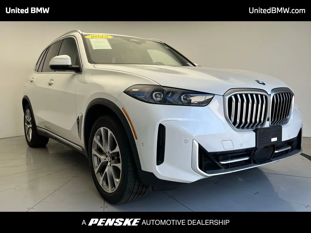 Used 2025 White Metallic BMW xDrive40i image 2