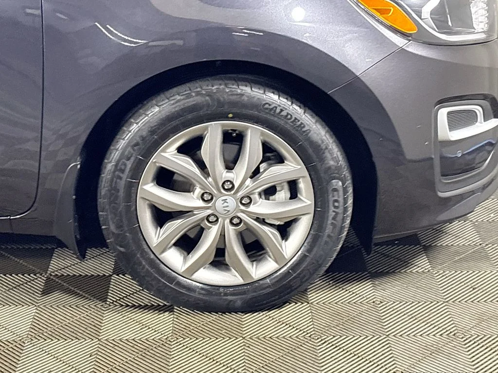 Used 2020 Gray Kia EX image 21