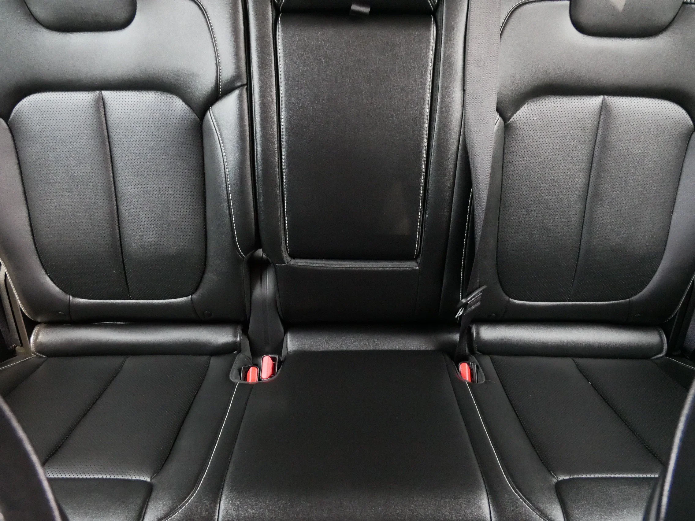 Used 2023 Diamond Black Crystal Pearlcoat Jeep  image 13
