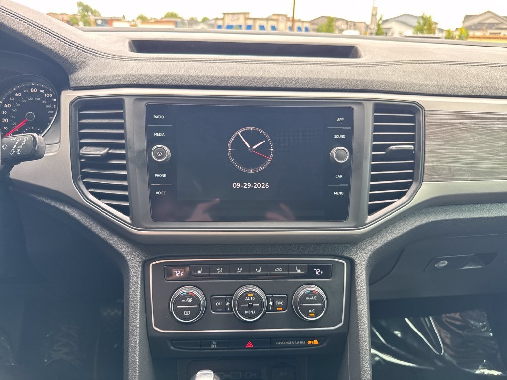 Used 2020 Black Volkswagen 2.0T SE image 17