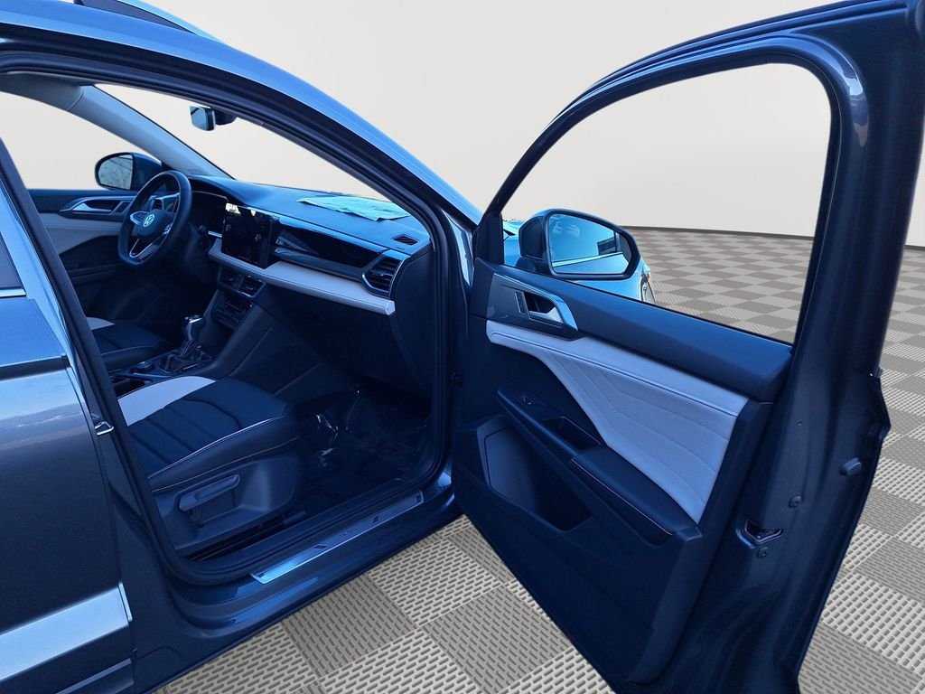 2025 Volkswagen Taos SEL - Photo 17