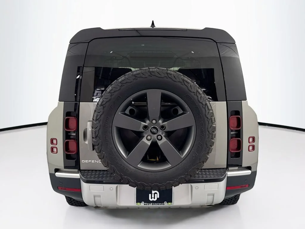 Used 2025 Gray Land Rover S image 6