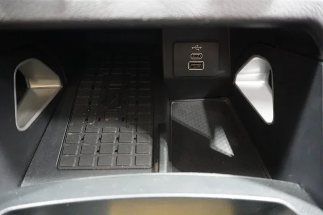 Used 2025 Carbonized Gray Metallic Ford LARIAT image 35