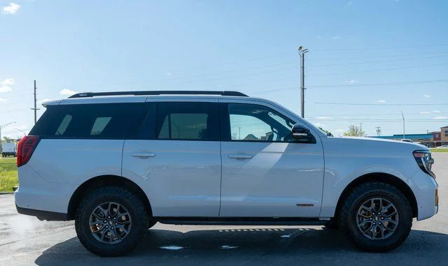 Used 2025 Silver Ford Tremor image 5