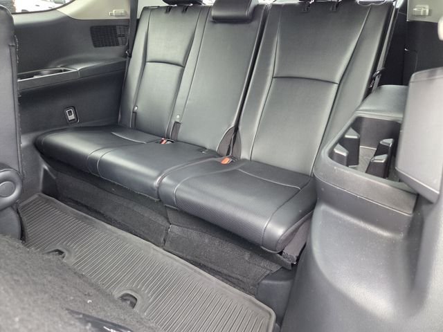 Used 2024 Silver Toyota XLE image 11