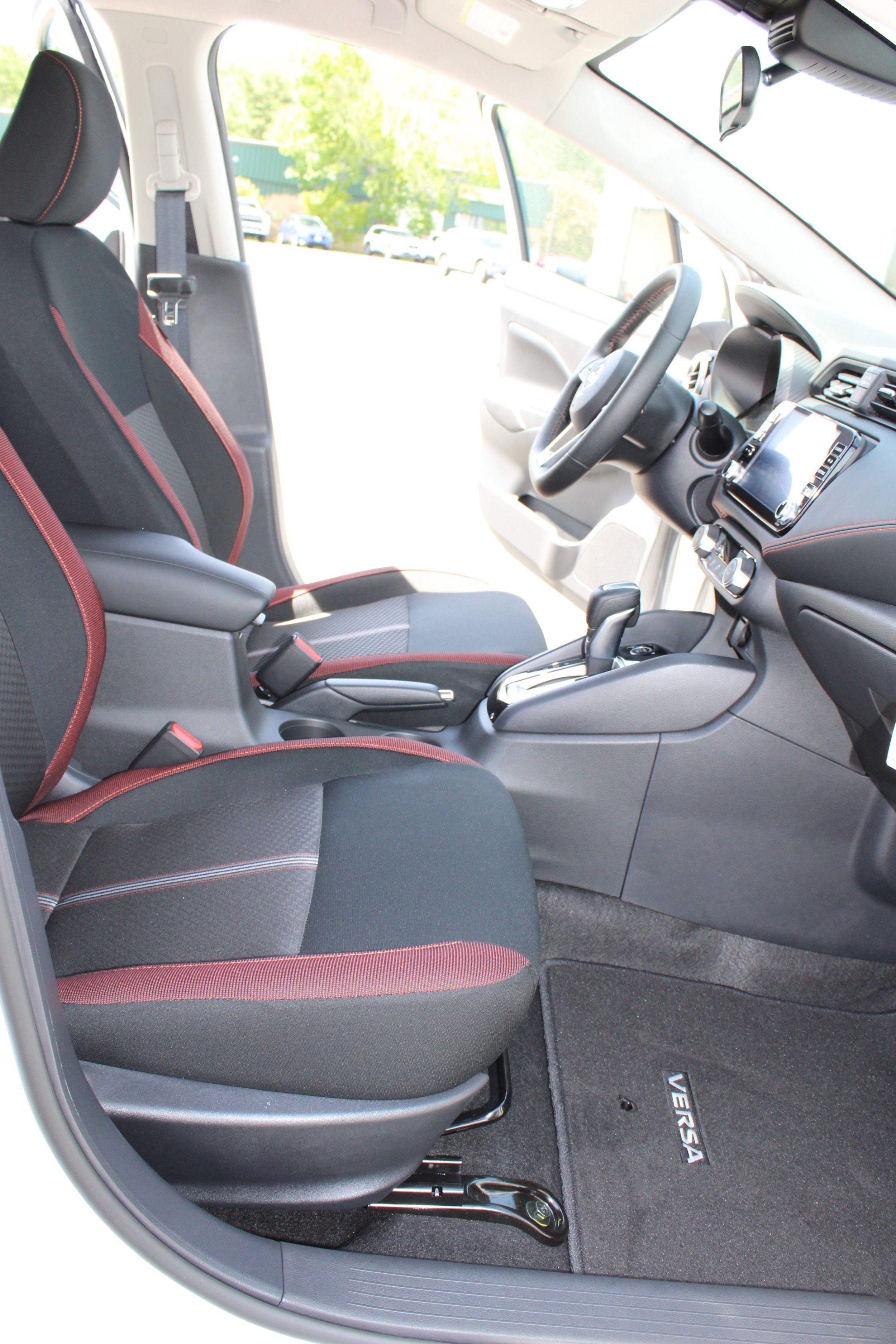 Used 2025 Aspen White Tricoat Nissan SR image 18