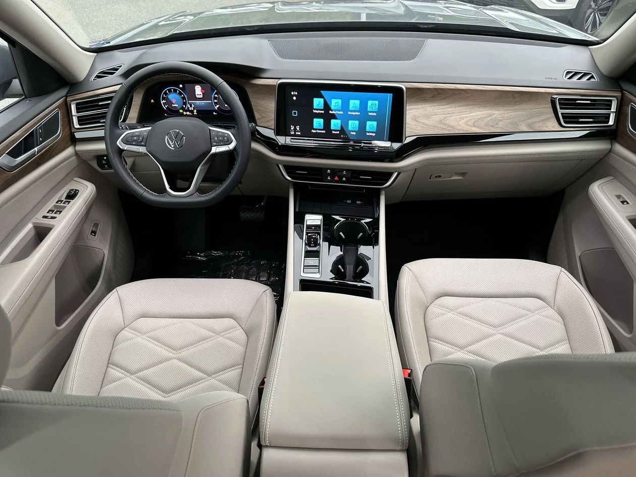 New 2026 Gray Volkswagen 2.0T SE w/Technology image 31