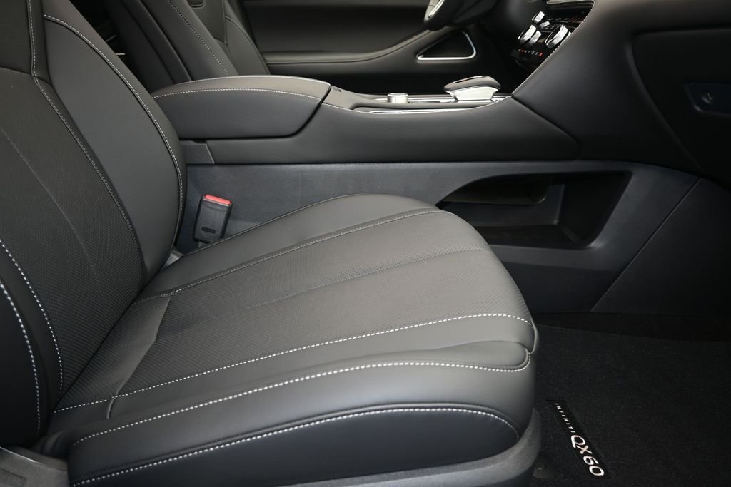 New 2027 MINERAL BLACK INFINITI Luxe FWD image 26