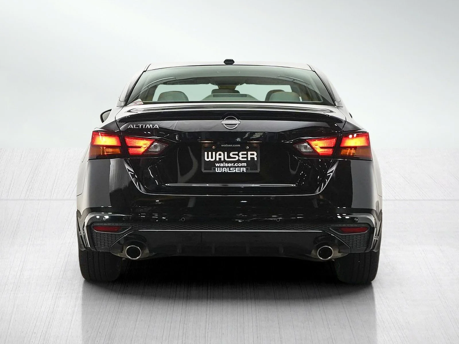Used 2025 Super Black Clearcoat Nissan 2.5 SV image 4