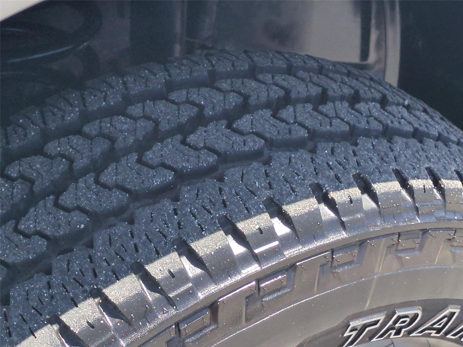 Used 2024 Billet Silver Metallic Clearcoat Ram Laramie image 13