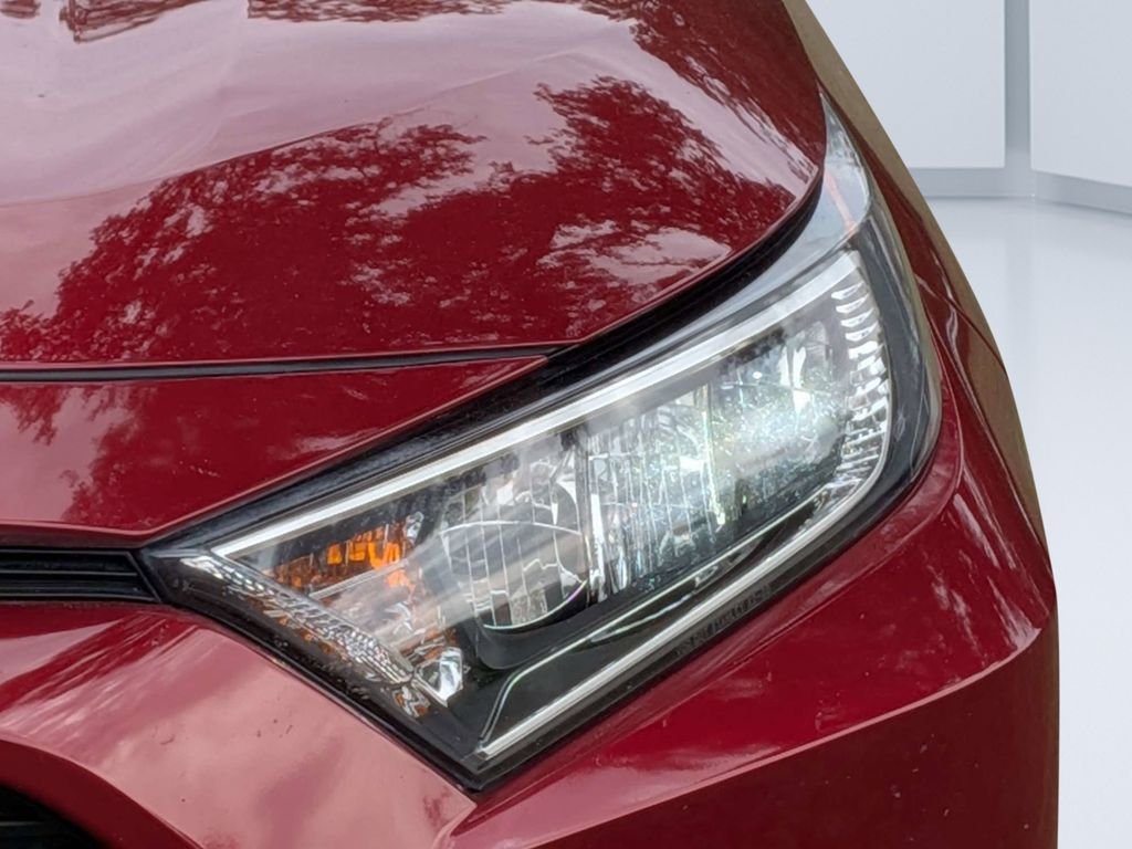 Used 2021 Red Toyota XLE Premium image 9