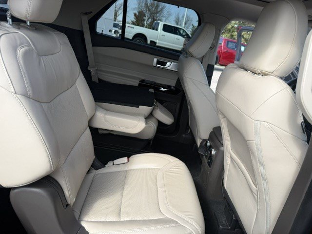 Used 2022 Red Metallic Ford Platinum image 36