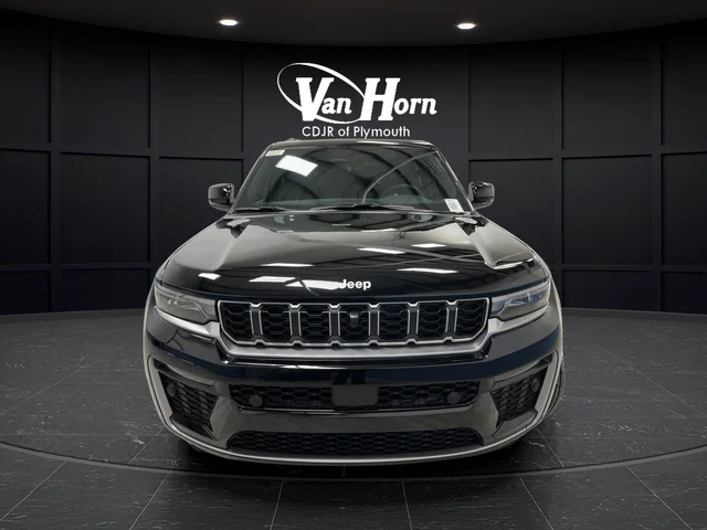 New 2026 Diamond Black Crystal Pearl-Coat Exterior Paint Jeep Limited image 12