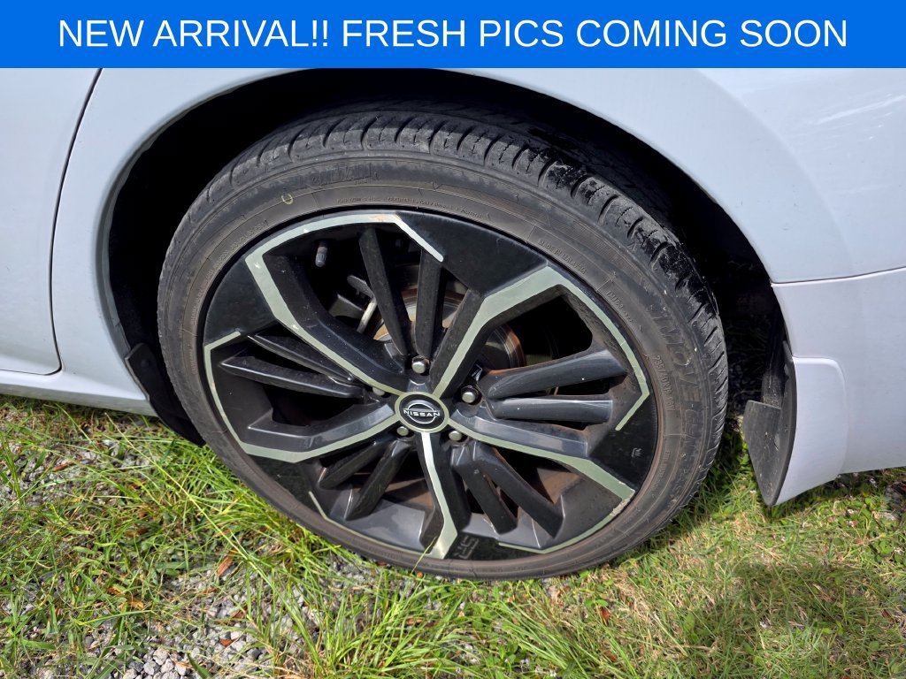 Used 2023 Gray Nissan SR FWD image 5