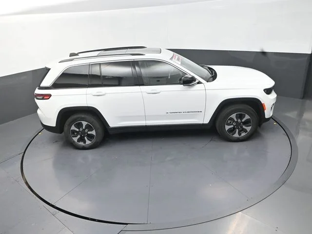 Used 2022 White Jeep 4xe image 18