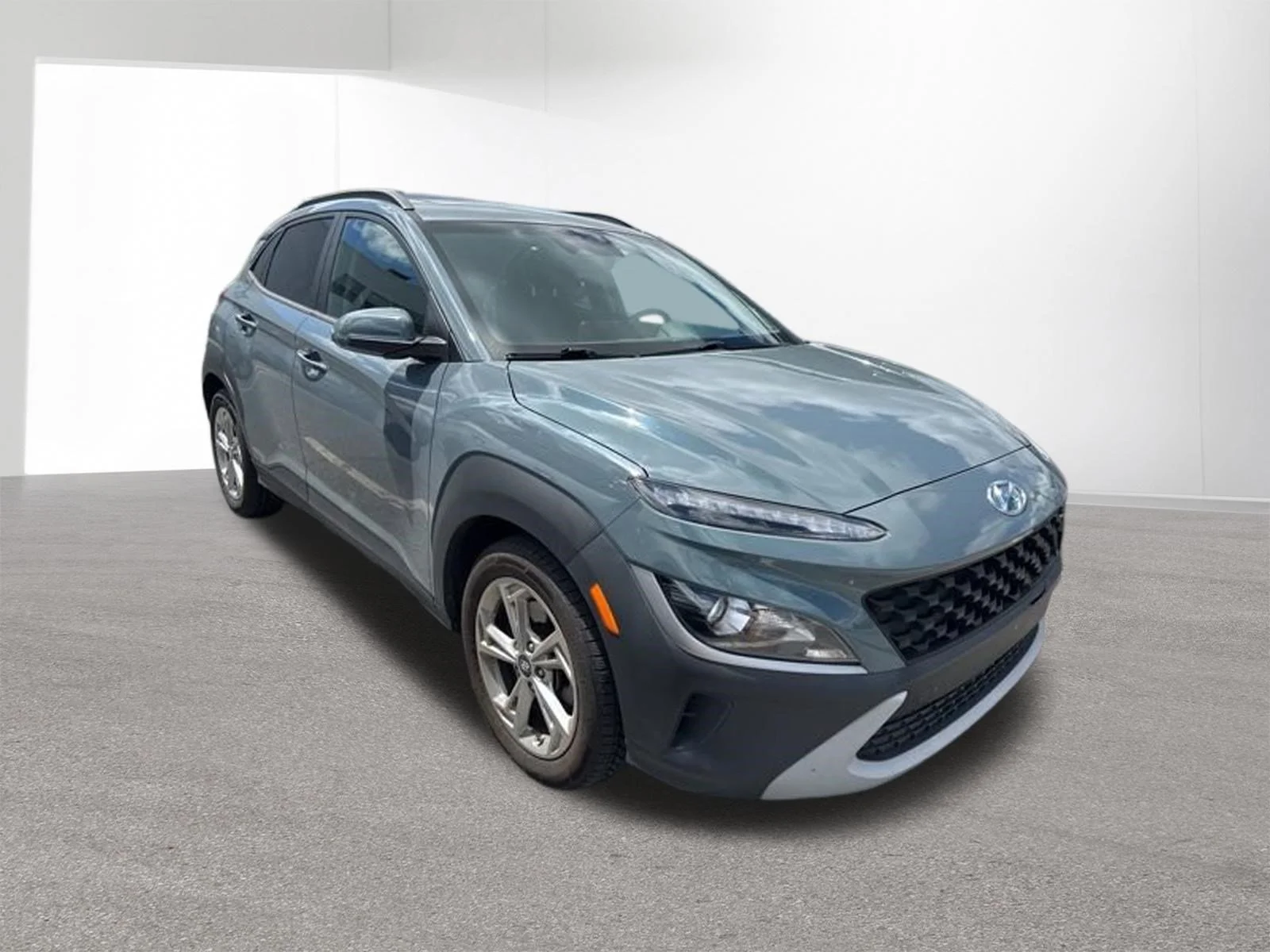 Used 2022 Green Hyundai SEL image 2
