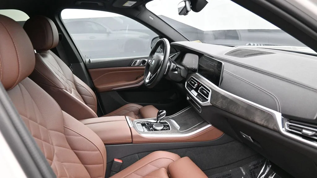 Certified Used 2023 Mineral White Metallic BMW xDrive40i image 2