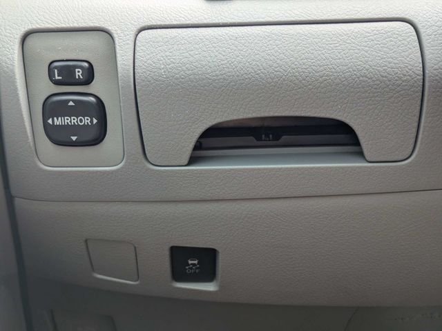 Used 2010  Toyota LE image 21