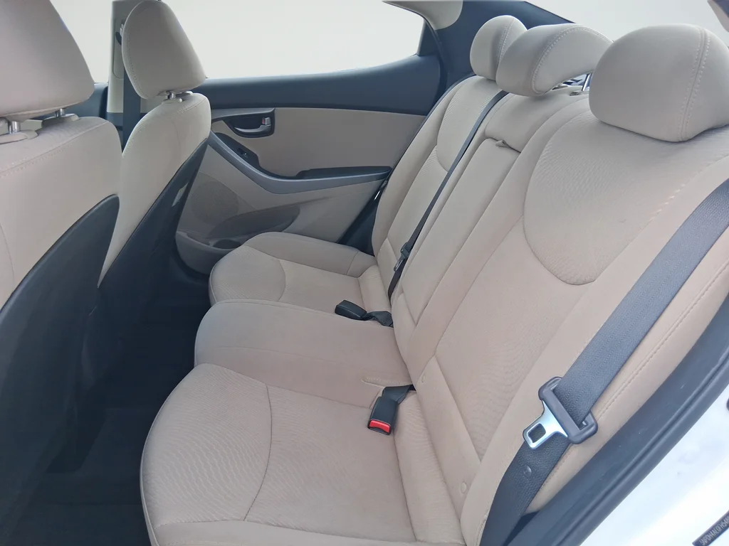Used 2015 White Hyundai SE image 26