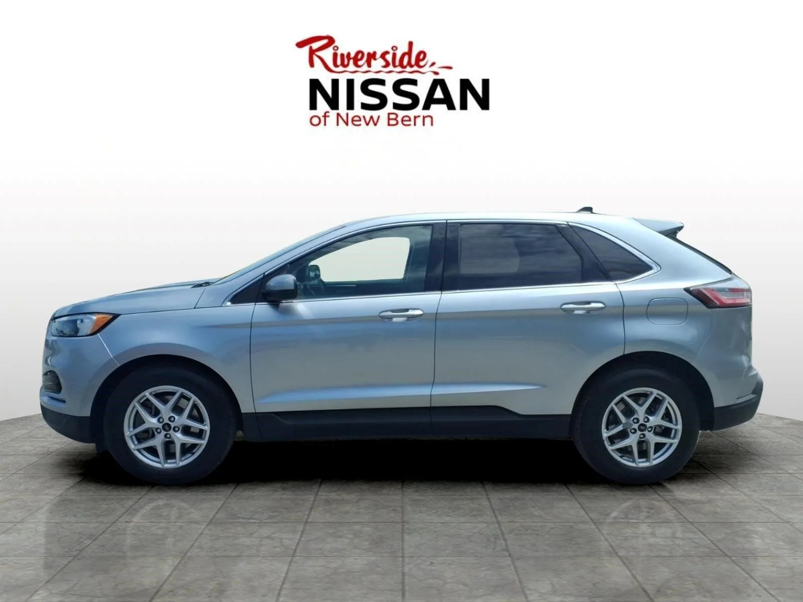 Used 2024 Silver Ford SEL image 5