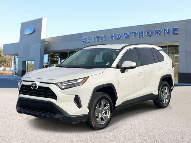 Certified Used 2025 Ice Toyota XLE image 3