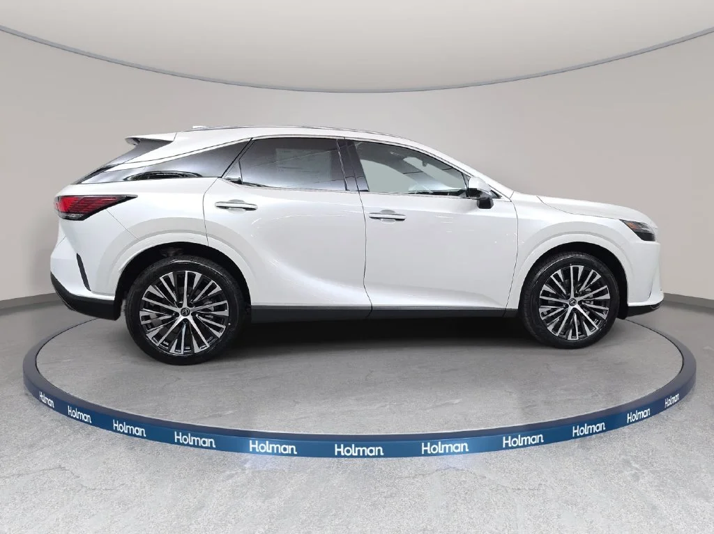 New 2026 Eminent White Pearl Lexus PREMIUM PLUS image 4