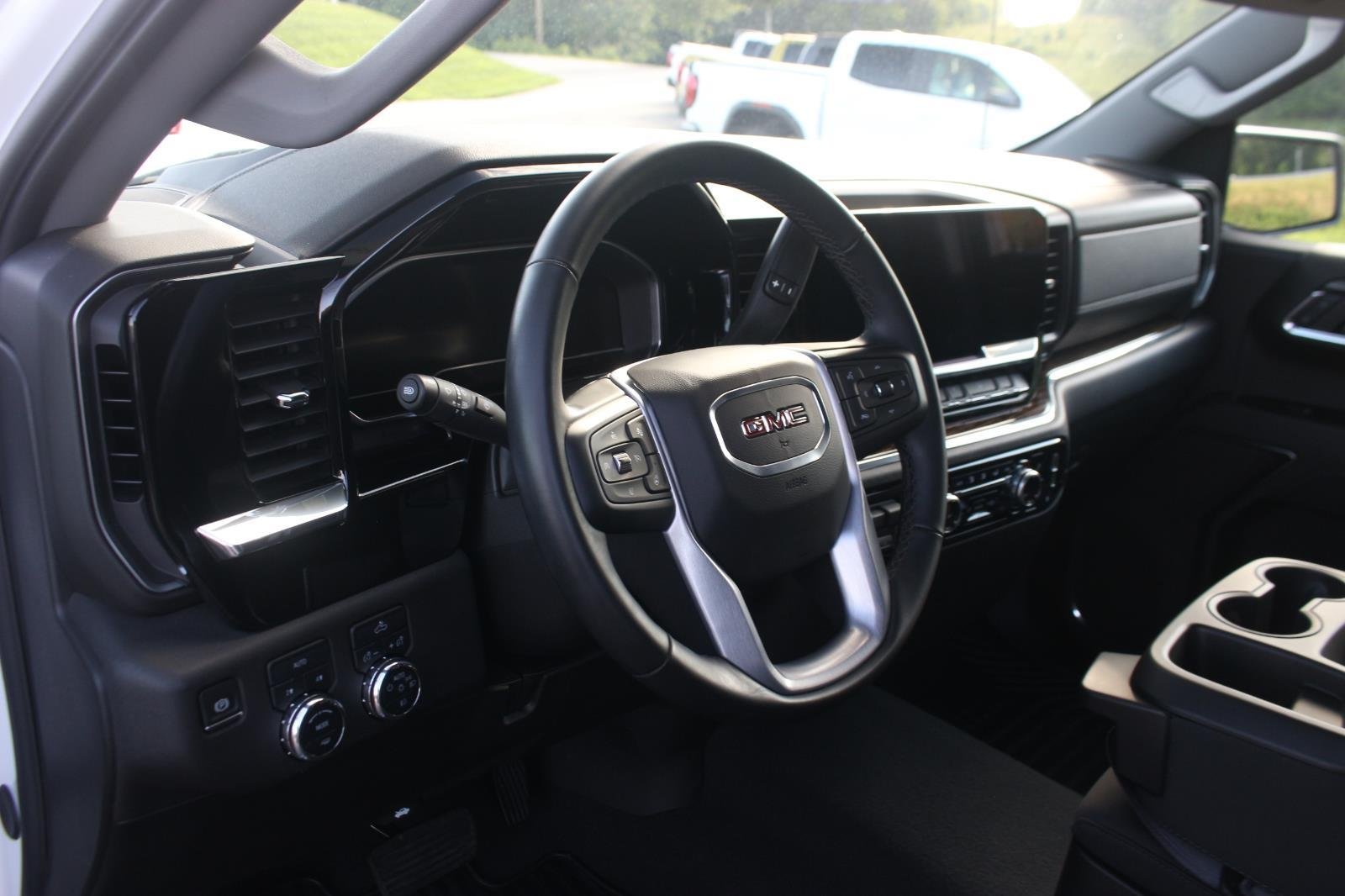 Used 2024 Summit White GMC Elevation image 17
