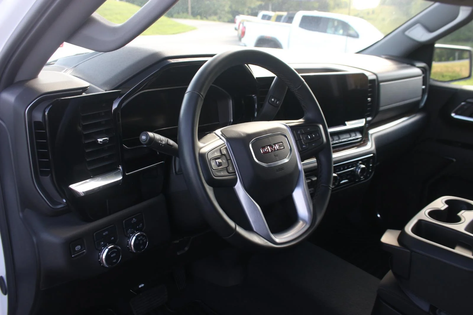 Used 2024 Summit White GMC Elevation image 17