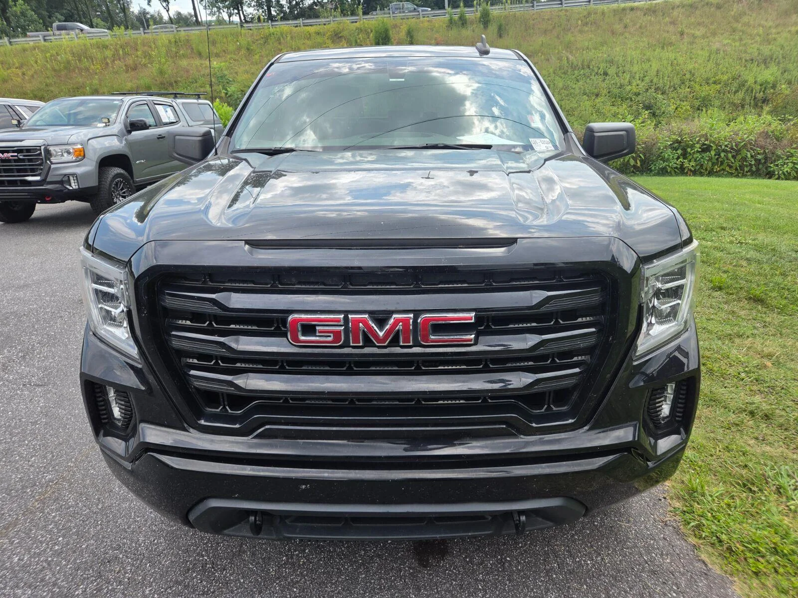 Used 2020 ONYX BLACK GMC Elevation image 2
