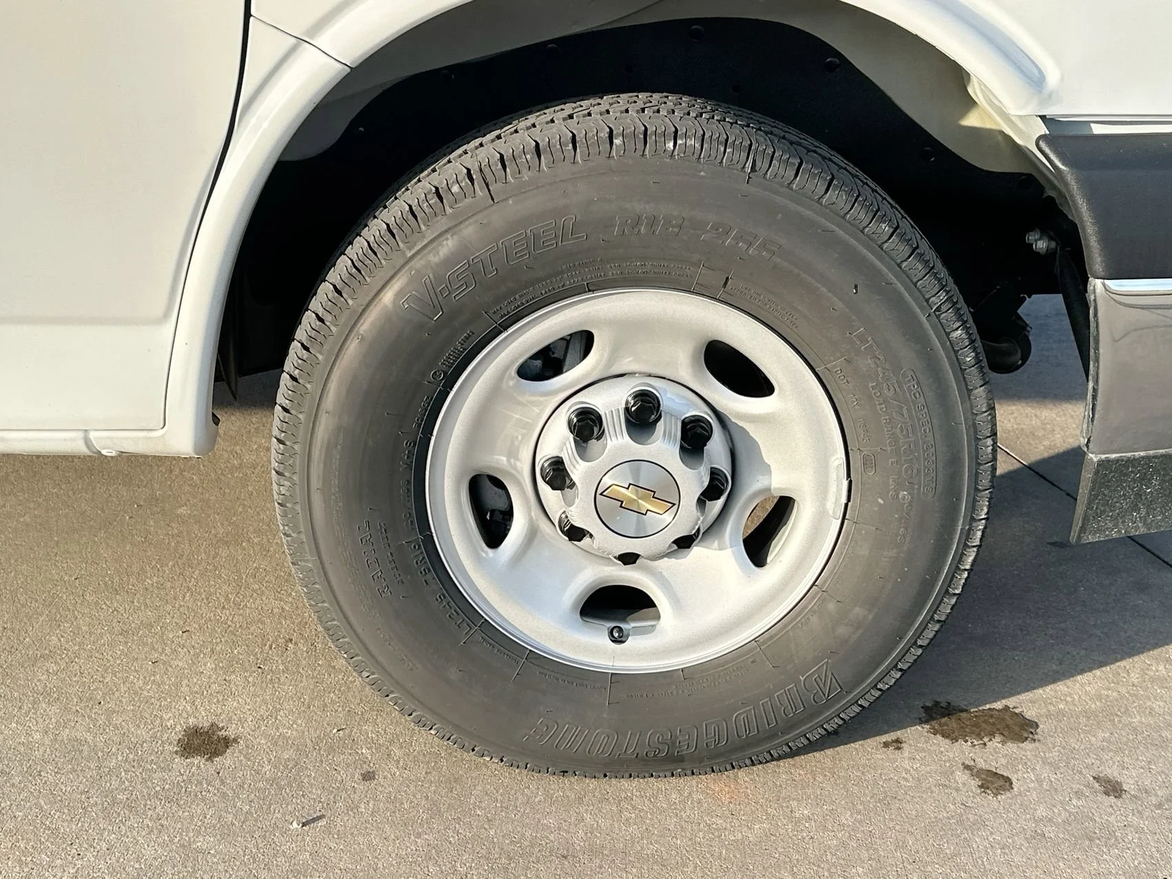 New 2025 Summit White Chevrolet Work Van image 10