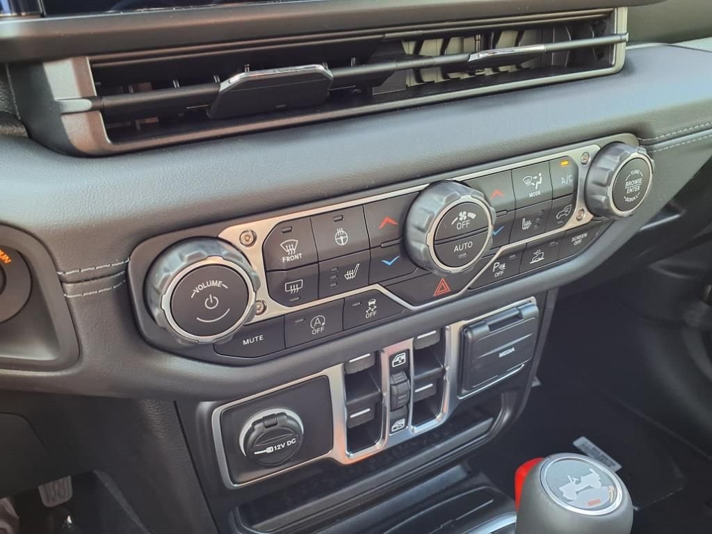 2025 Jeep Wrangler 4-Door Sahara - Photo 15