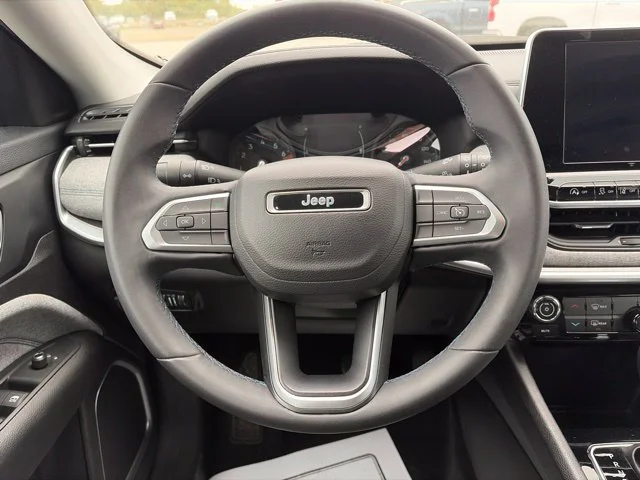 Used 2022 Blue Jeep Latitude image 13
