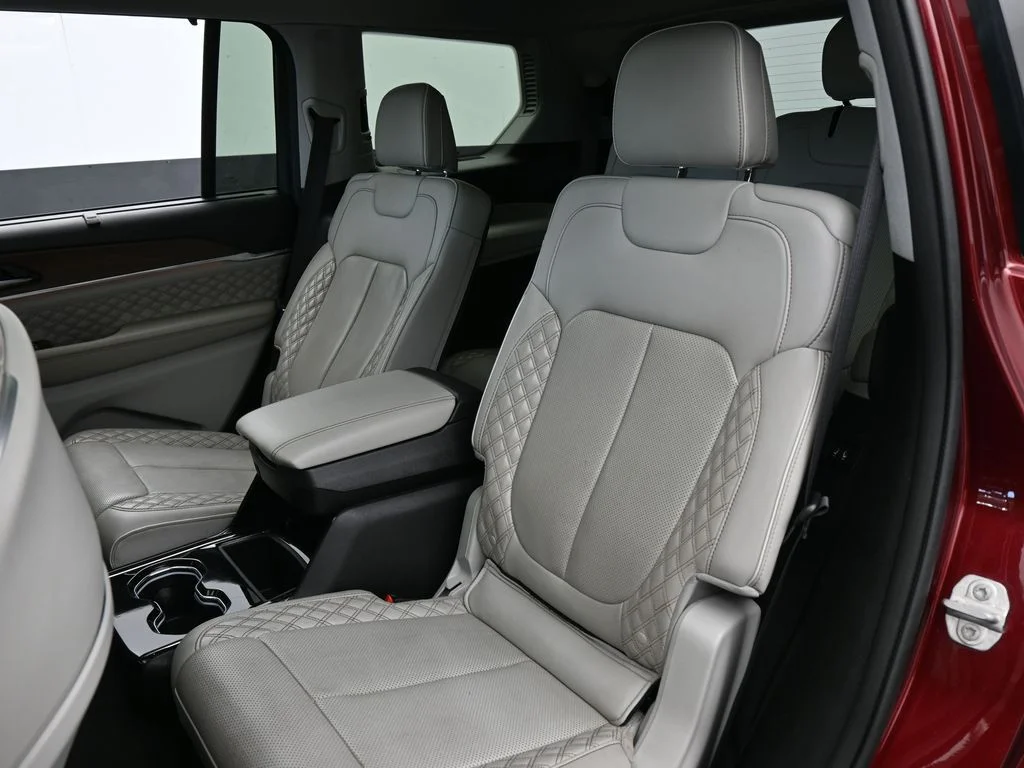 Used 2023 Velvet Red Pearlcoat Jeep Summit image 35