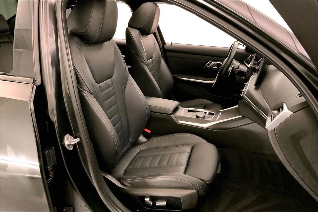 Used 2023 Black Sapphire Metallic BMW  image 6
