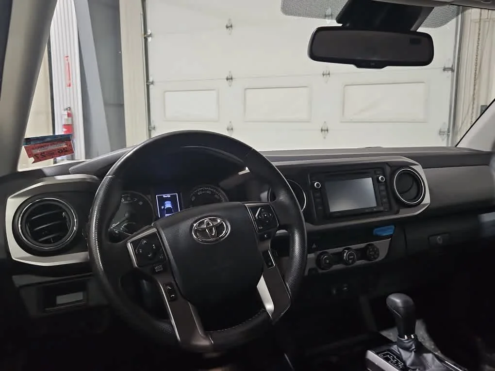 Used 2019 Super White Toyota SR5 image 11