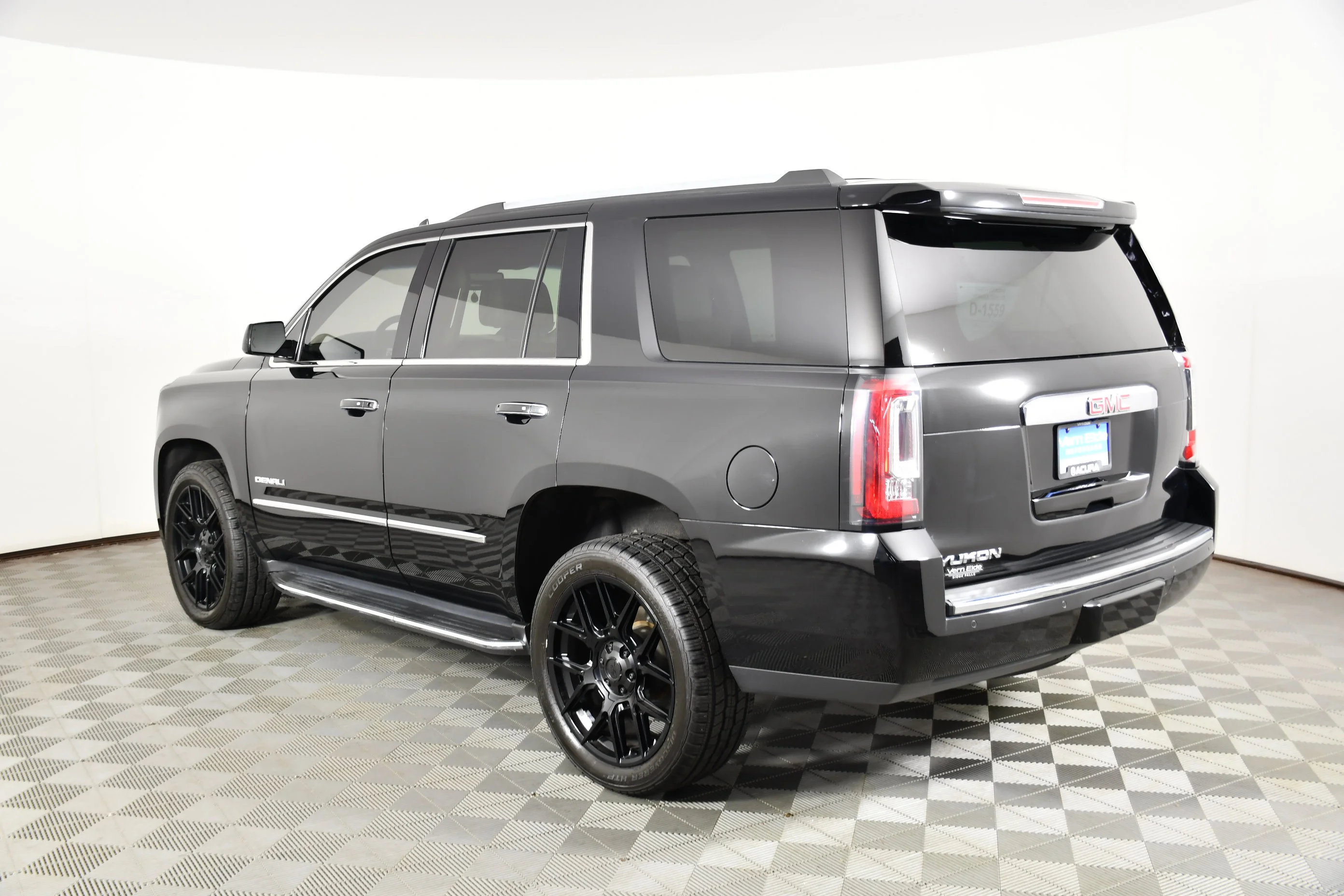 Used 2018 Onyx Black GMC Denali image 8