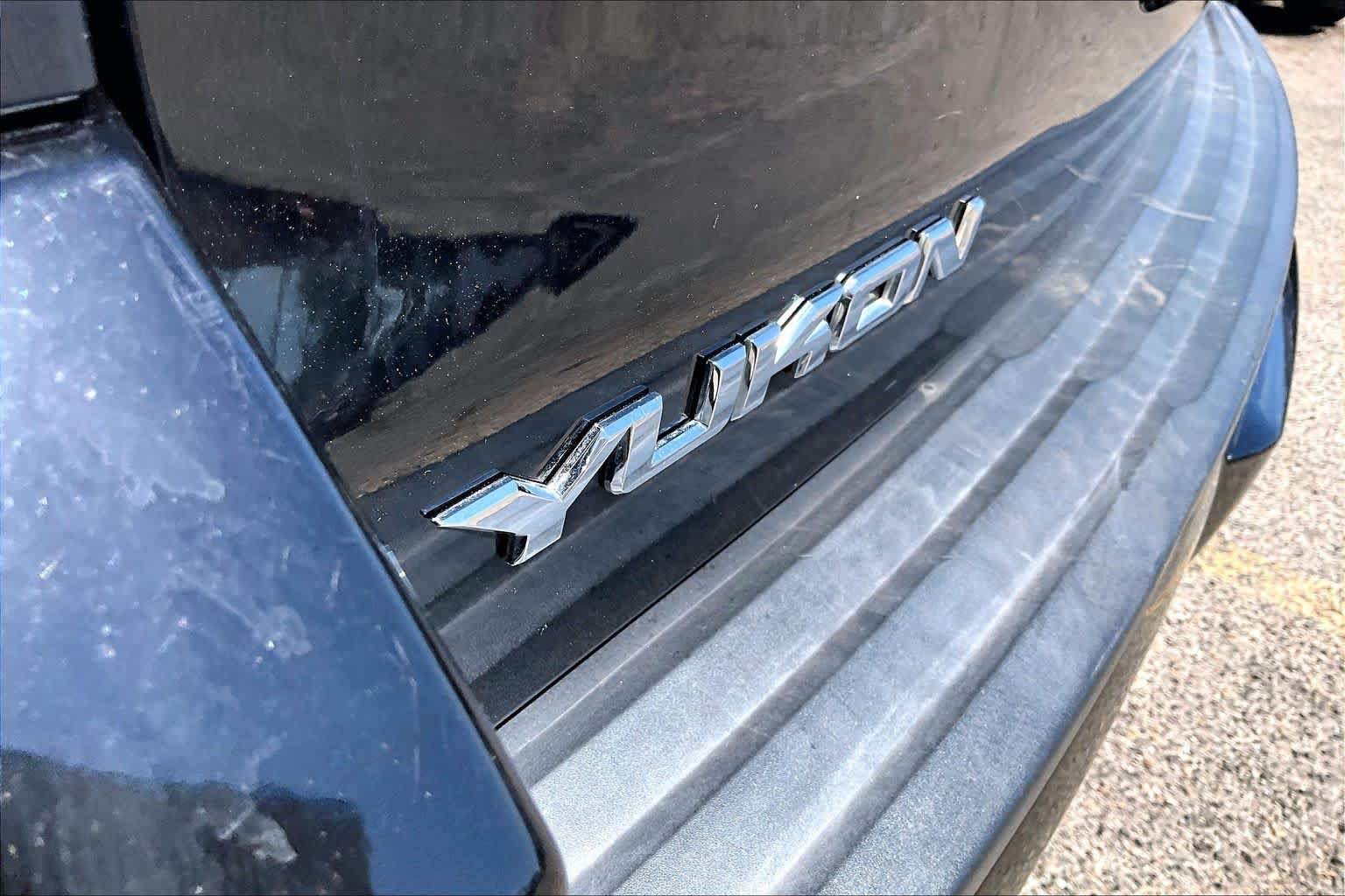 Used 2016 Onyx Black GMC SLE image 12