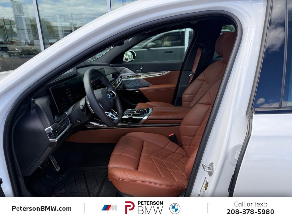 Used 2025 Mineral White Metallic BMW xDrive60 image 13