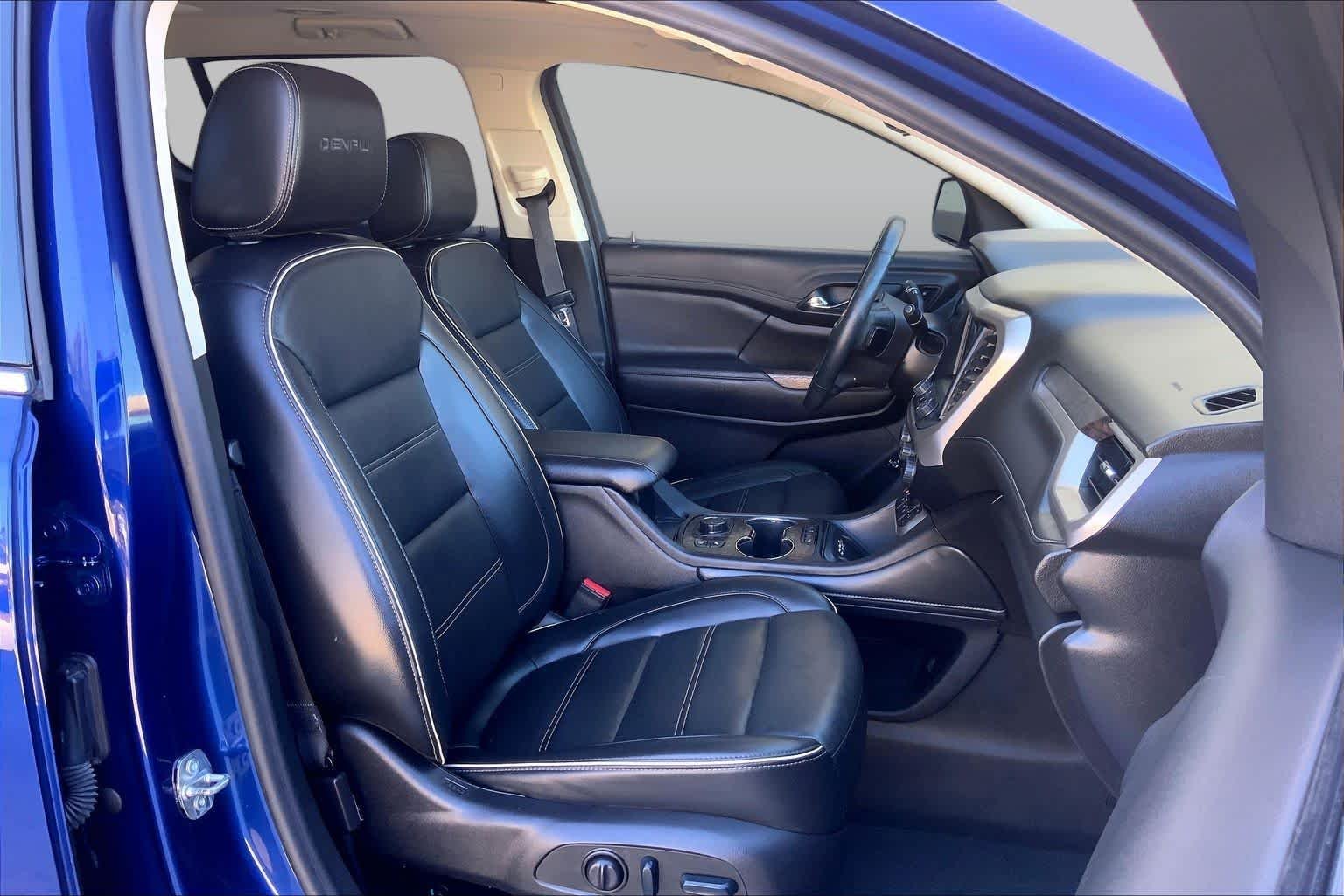 Used 2023 Ultra Blue Metallic GMC Denali image 9