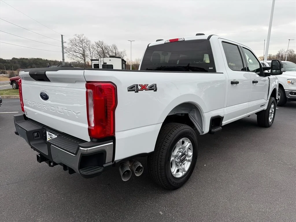 New 2026 Oxford White Ford F-250® XLT image 4