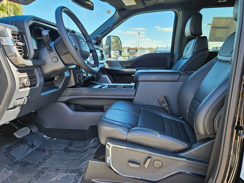 2026 Ford F-350 Super Duty Platinum - Photo 10