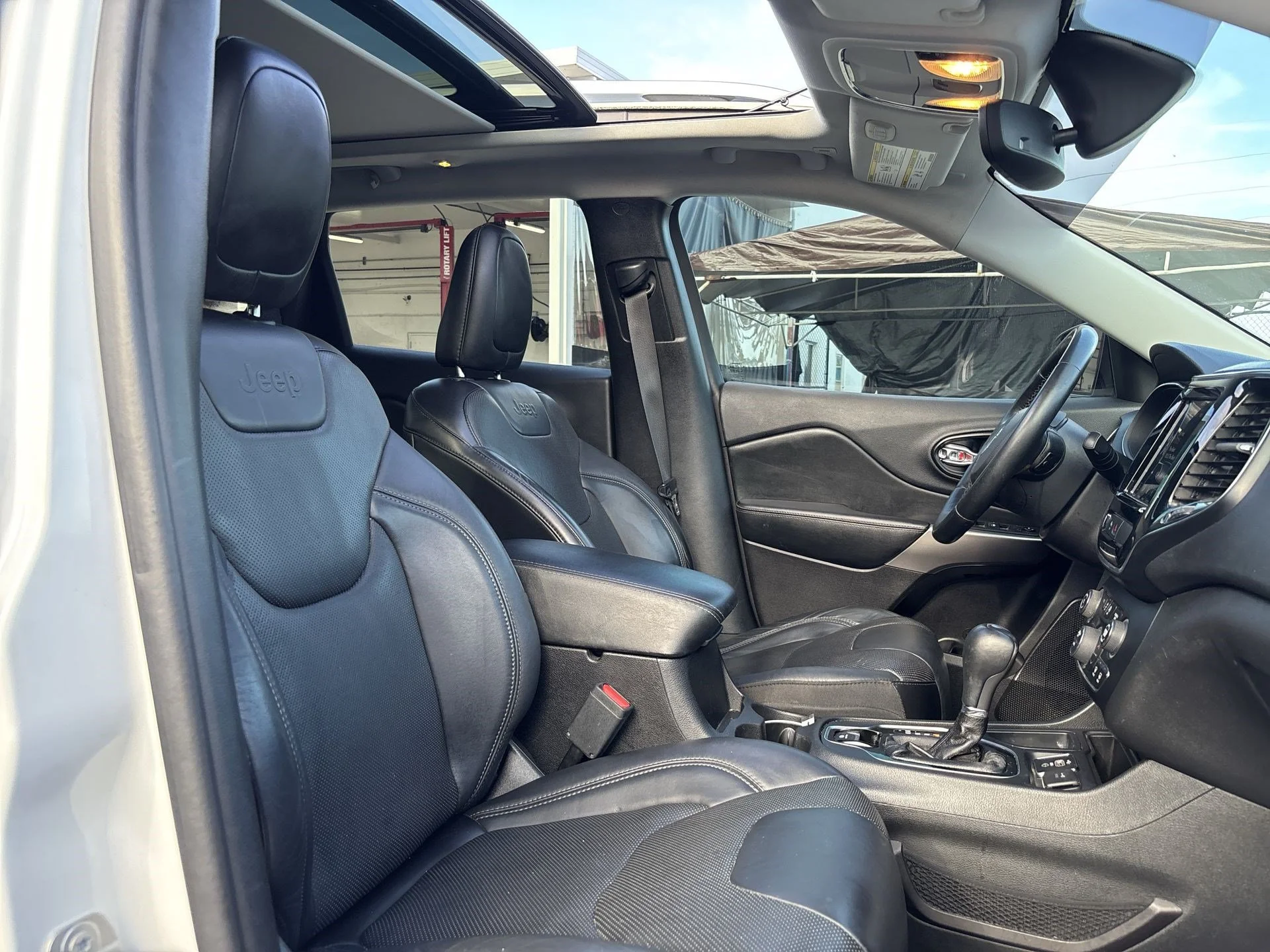 Used 2019 Bright White Clearcoat Jeep Limited image 23