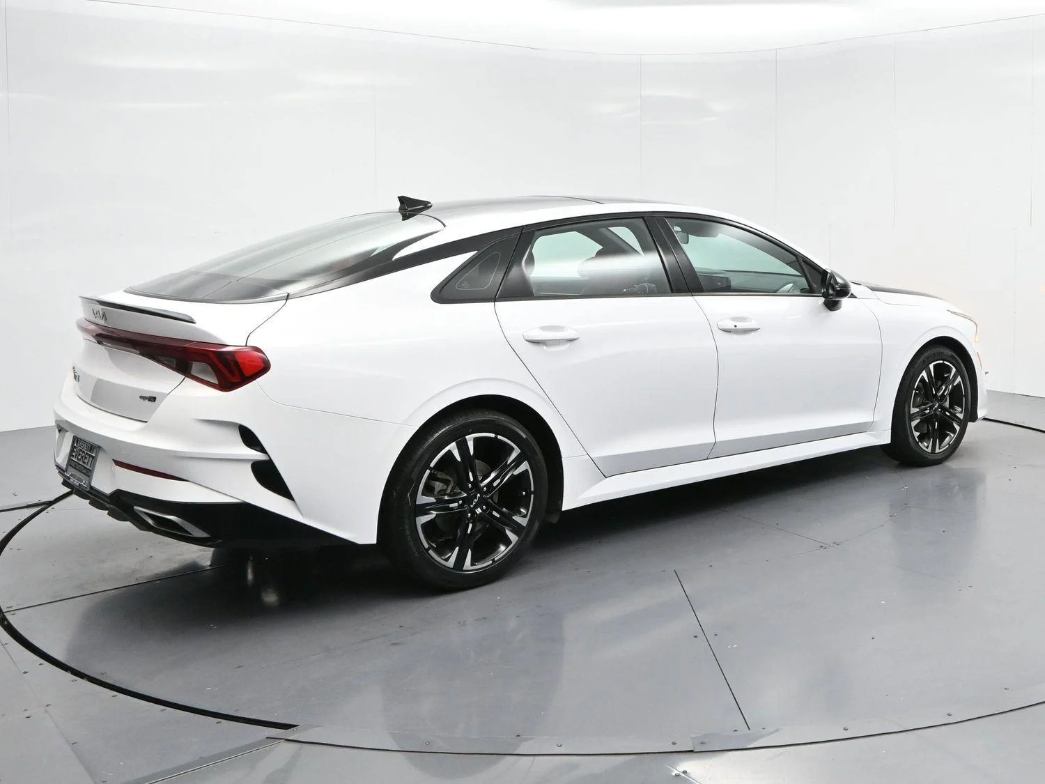 Used 2022 Glacial White Pearl Kia GT-Line image 7