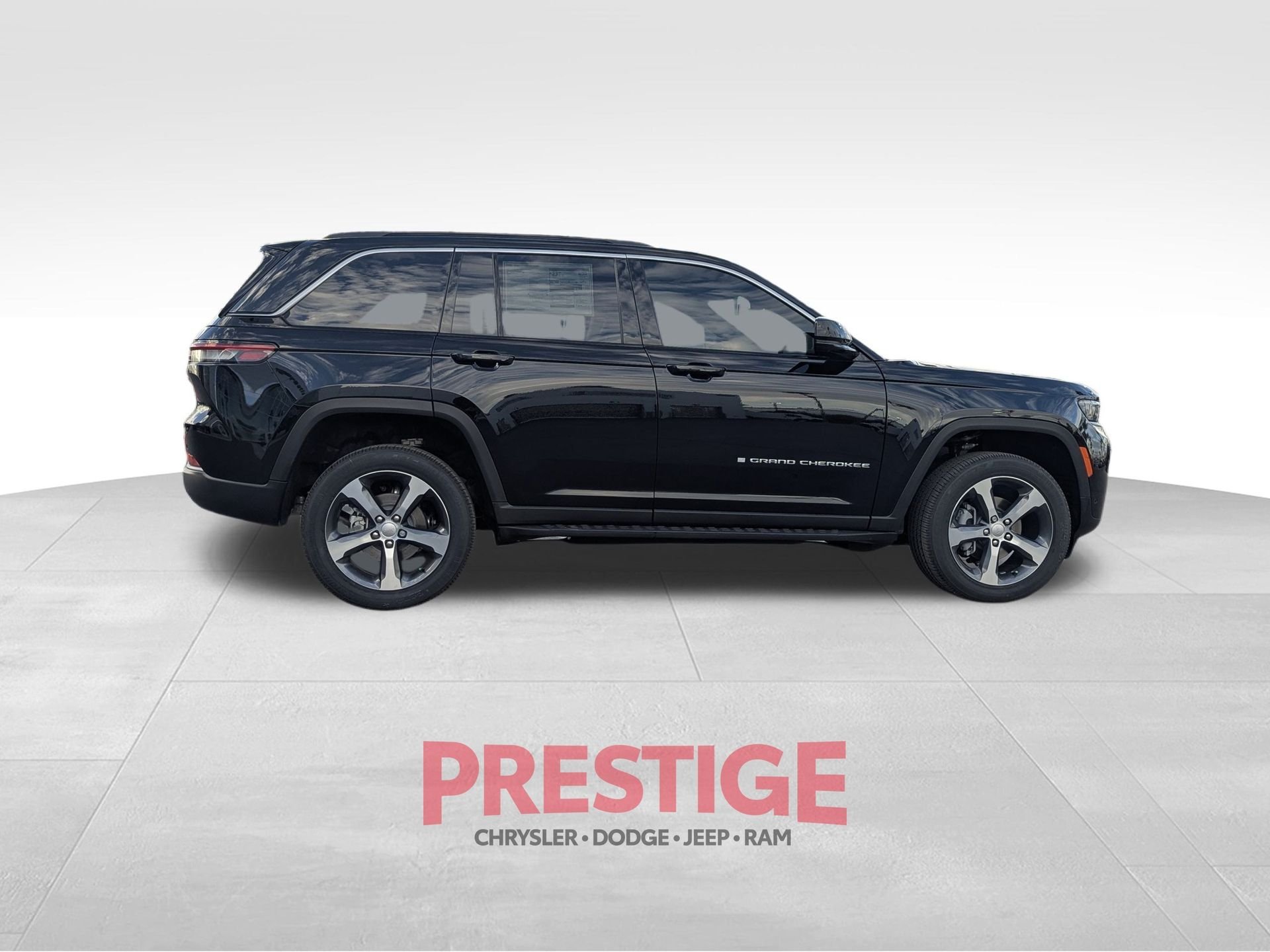 New 2026 Diamond Black Crystal Pearlcoat Jeep Limited image 4