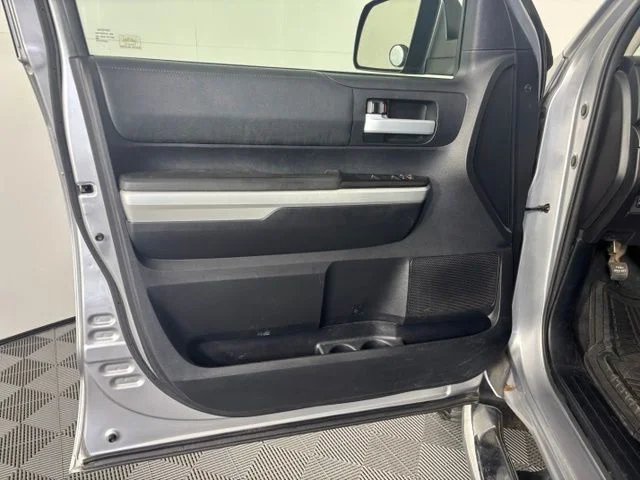 Used 2015 Silver Toyota SR5 image 13