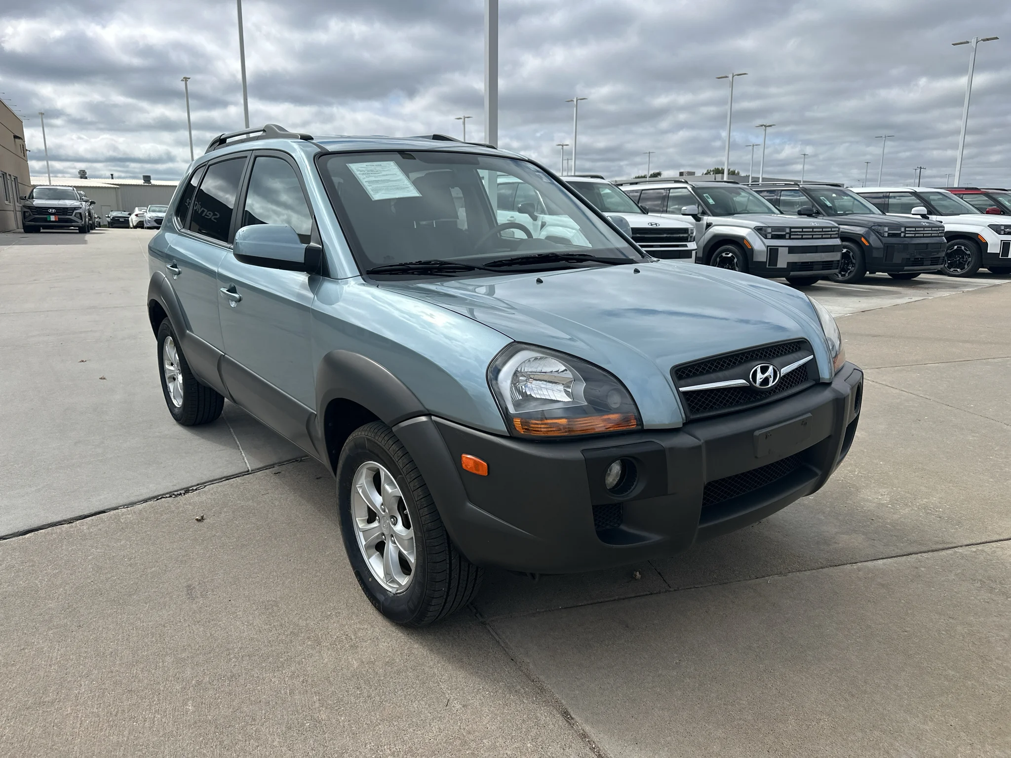 Used 2009 Desert Sage Metallic Hyundai SE image 8