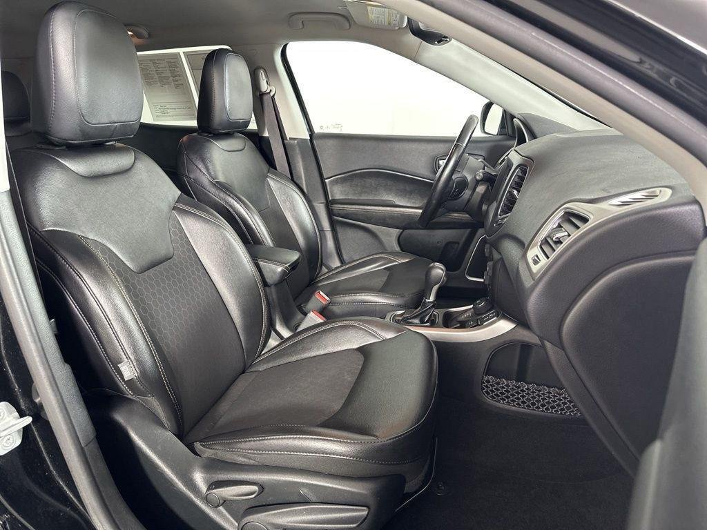 Used 2019  Jeep  image 18