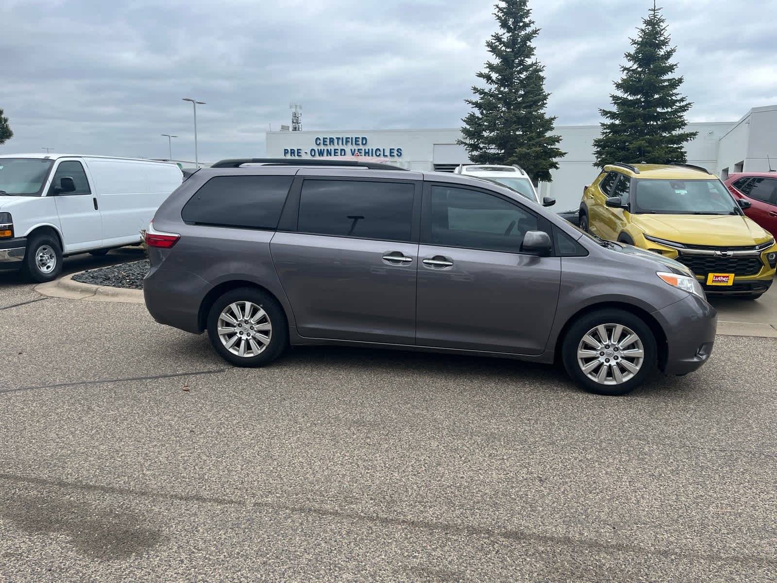 Used 2015 Toyota Sienna XLE with VIN 5TDDK3DC4FS126577 for sale in Brooklyn Center, Minnesota