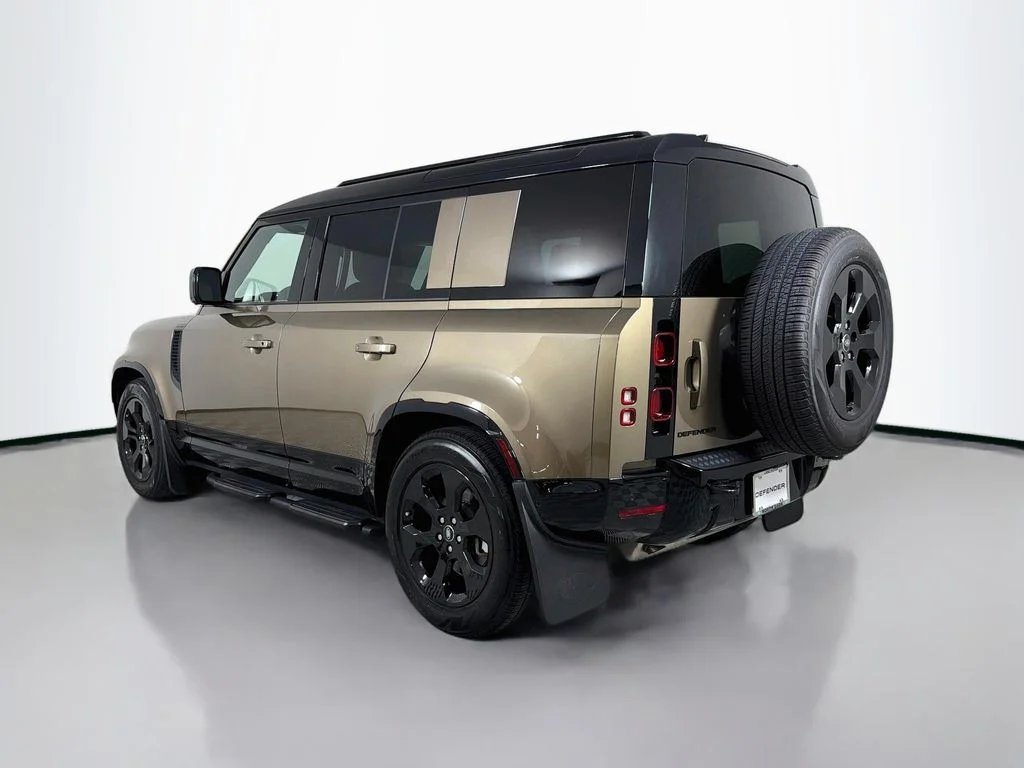 Certified Used 2025 Gray Land Rover X-Dynamic SE image 7