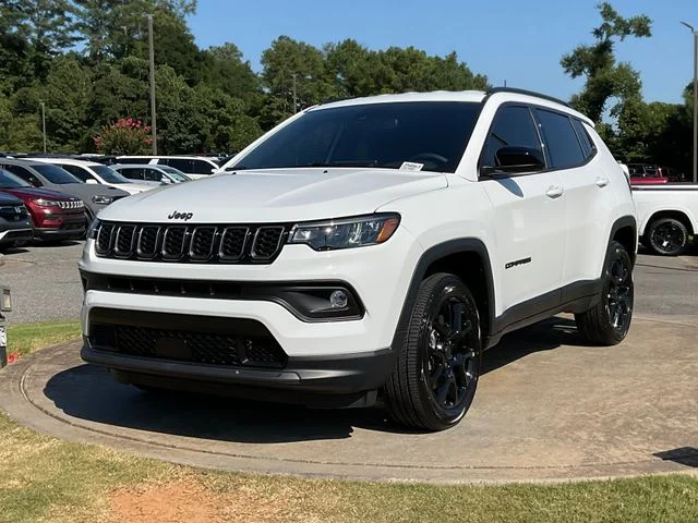 New 2026 Bright White Clearcoat Jeep Latitude image 3